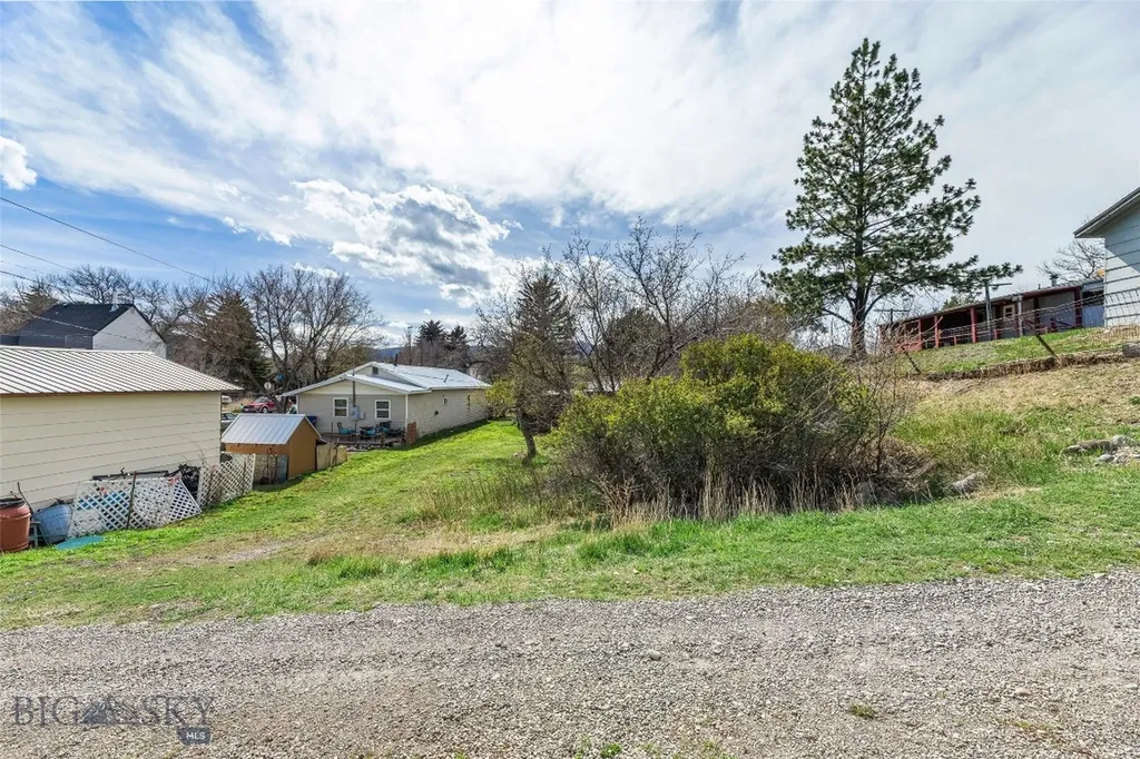 129 1/2 S I Street Livingston MT 59047
