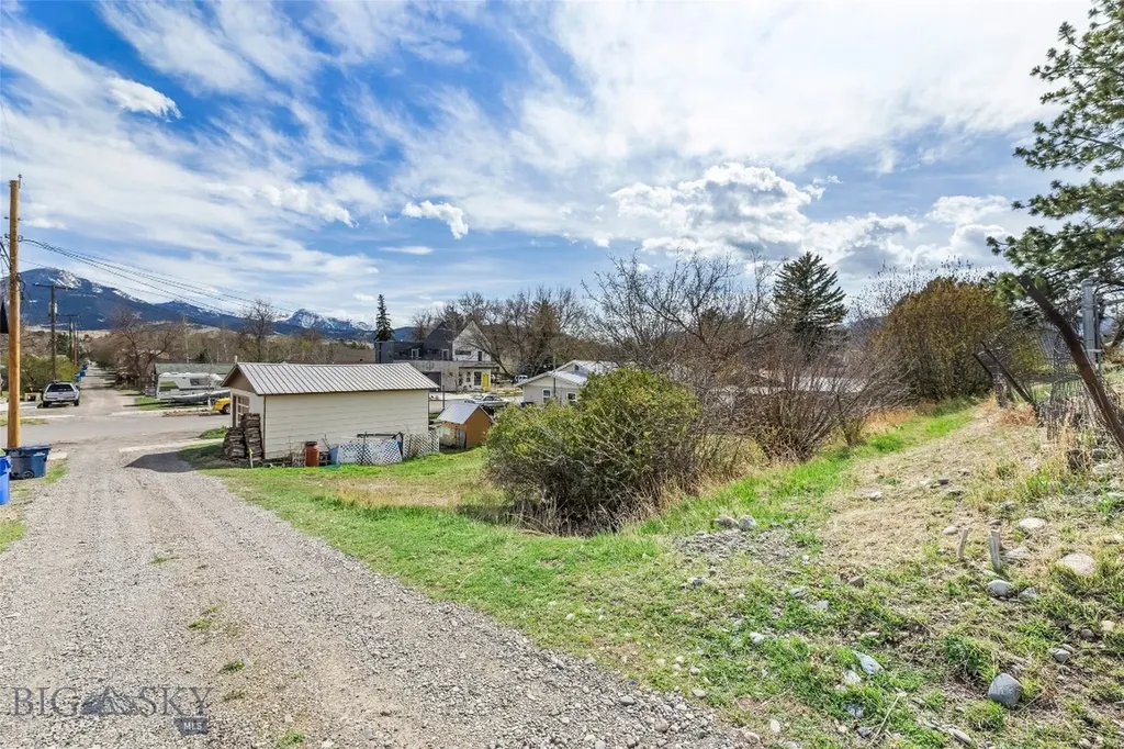 129 1/2 S I Street Livingston MT 59047
