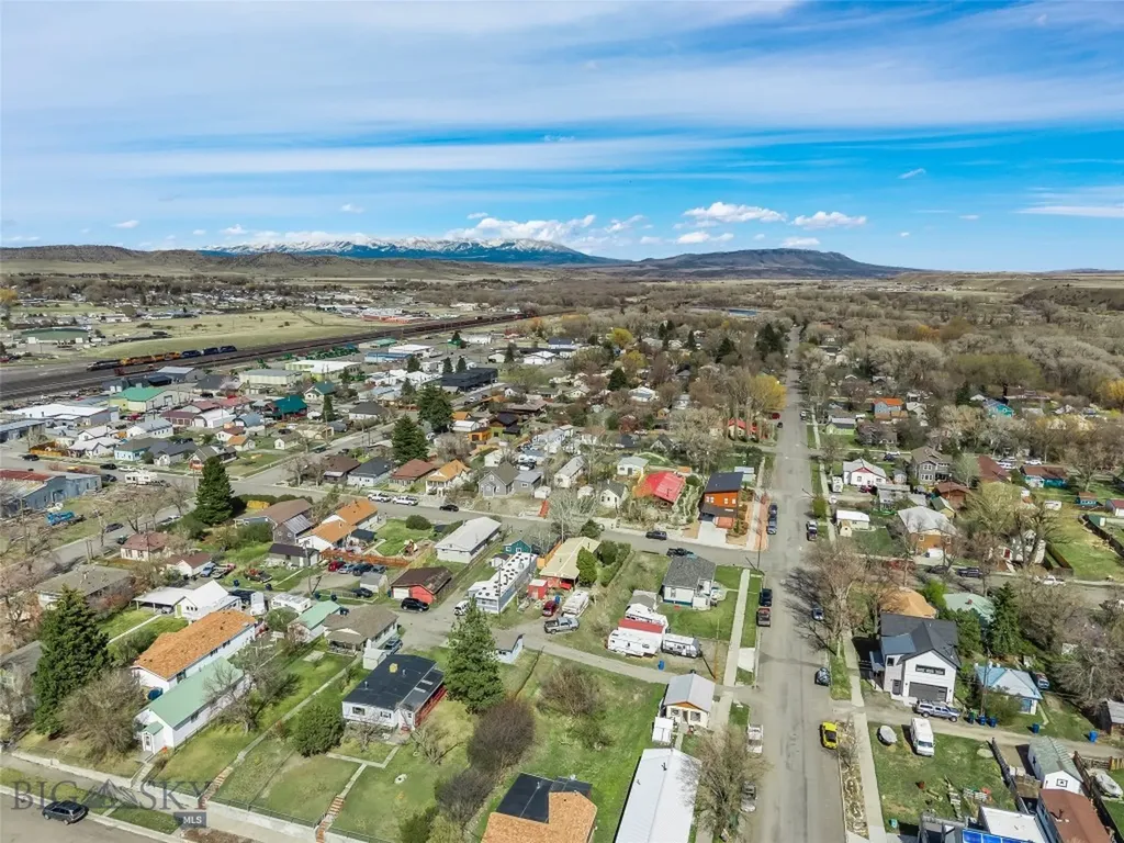 129 1/2 S I Street Livingston MT 59047