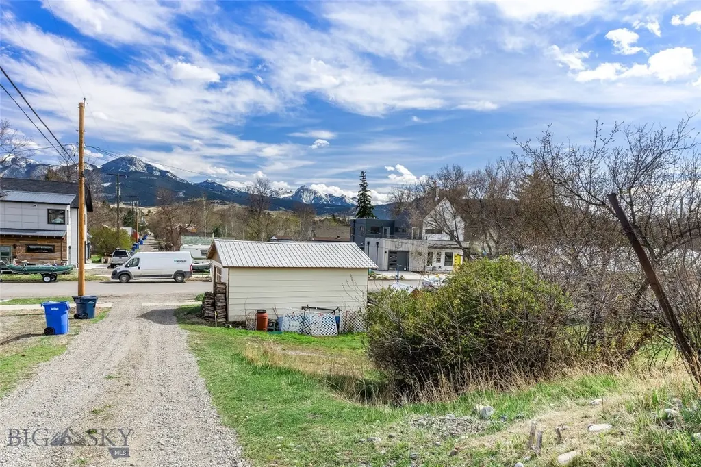 129 1/2 S I Street Livingston MT 59047