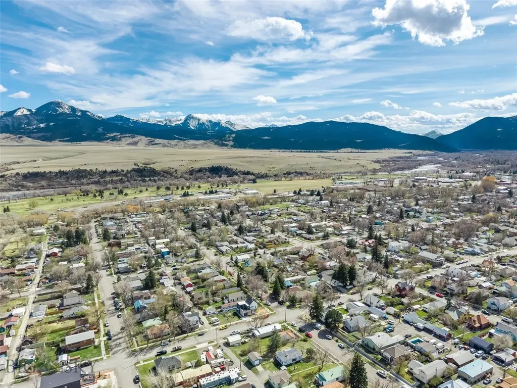 129 1/2 S I Street Livingston MT 59047