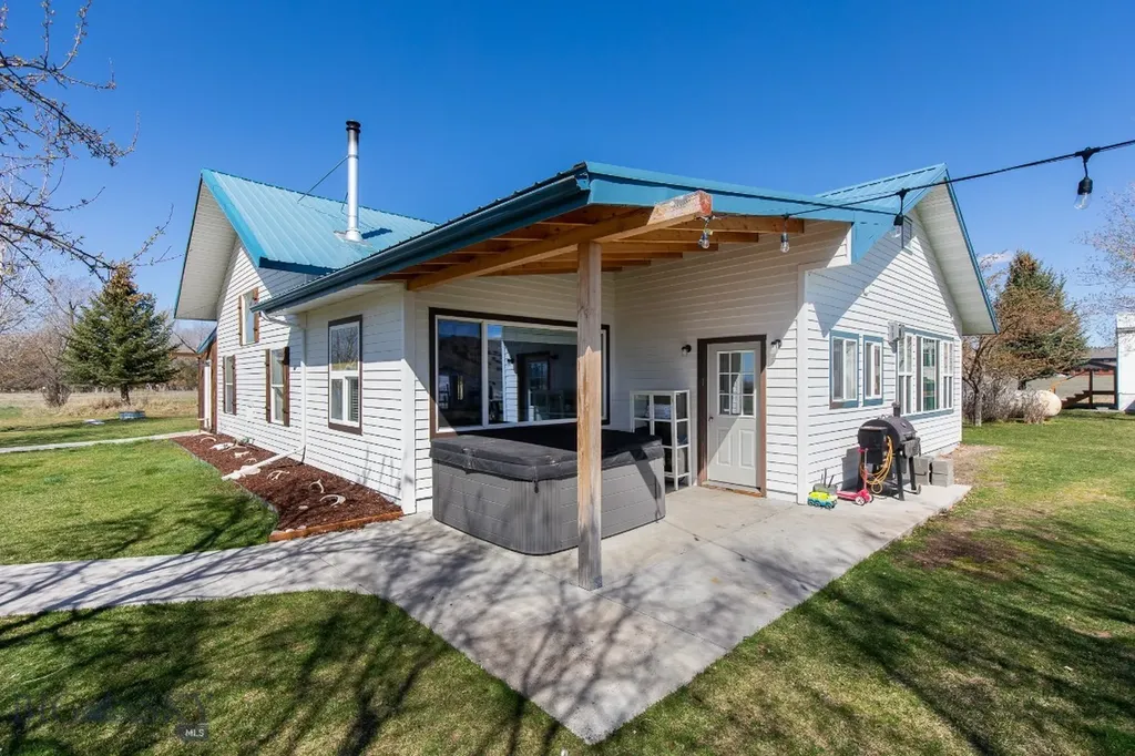 9150 Dry Creek Road Belgrade MT 59714