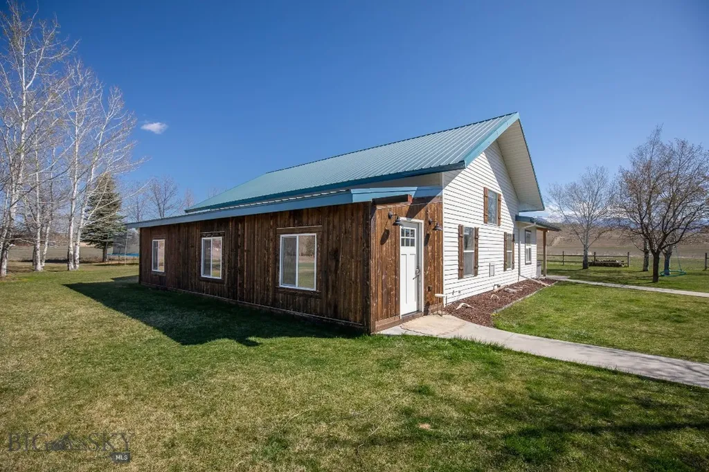 9150 Dry Creek Road Belgrade MT 59714