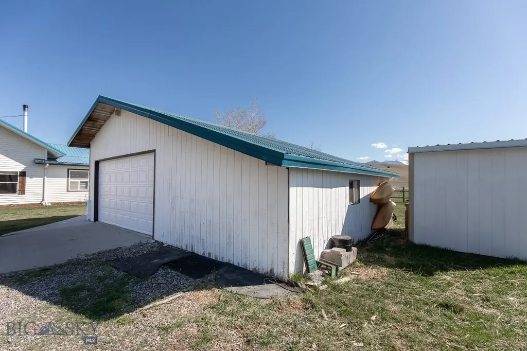 9150 Dry Creek Road Belgrade MT 59714