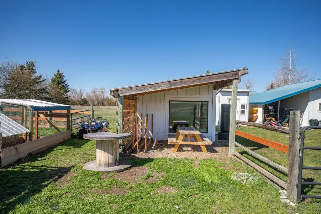 9150 Dry Creek Road Belgrade MT 59714