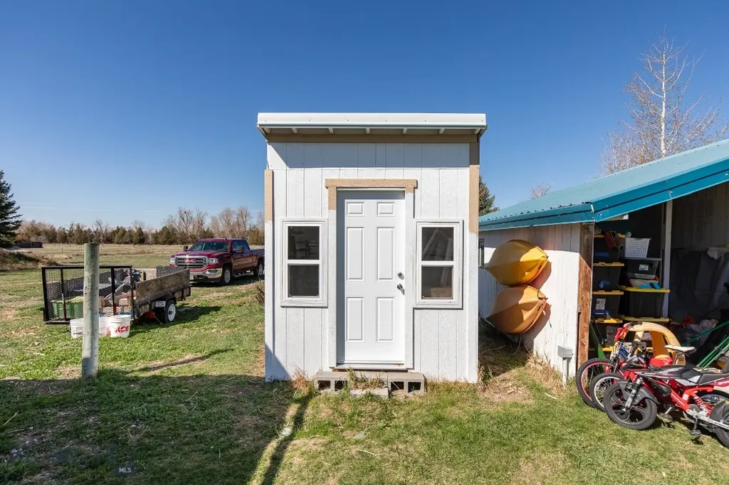 9150 Dry Creek Road Belgrade MT 59714