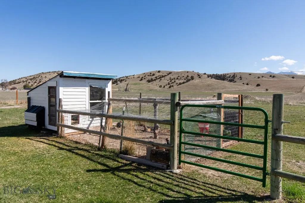9150 Dry Creek Road Belgrade MT 59714