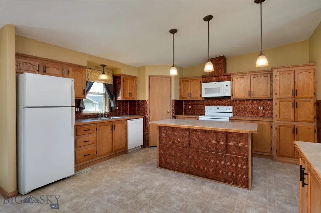 415 Tracy Ann Belgrade MT 59714