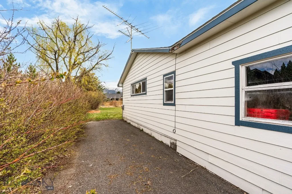 3210 E Hollyhock Drive Belgrade MT 59714