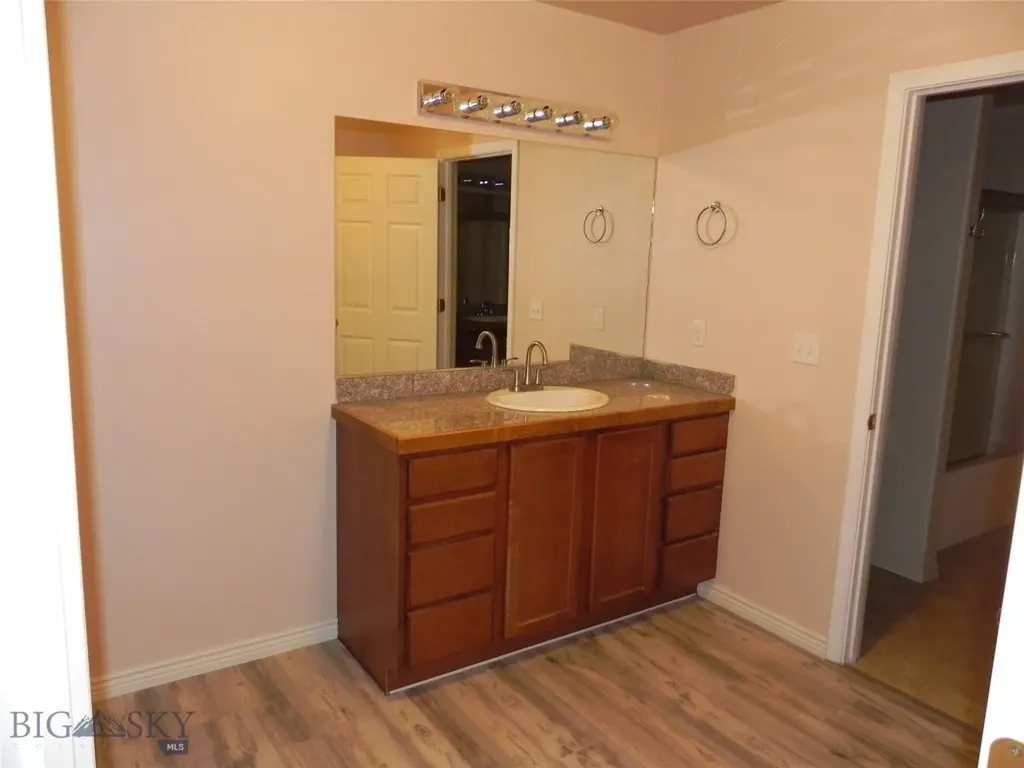 1125 N River Rock Belgrade MT 59714