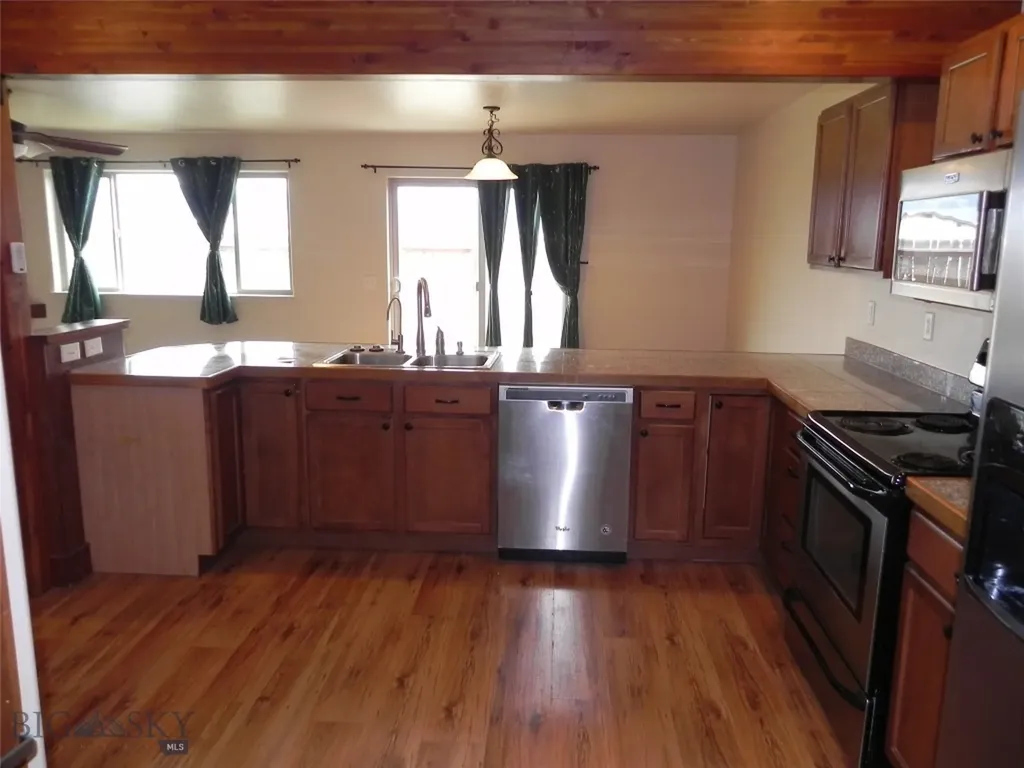 1125 N River Rock Belgrade MT 59714