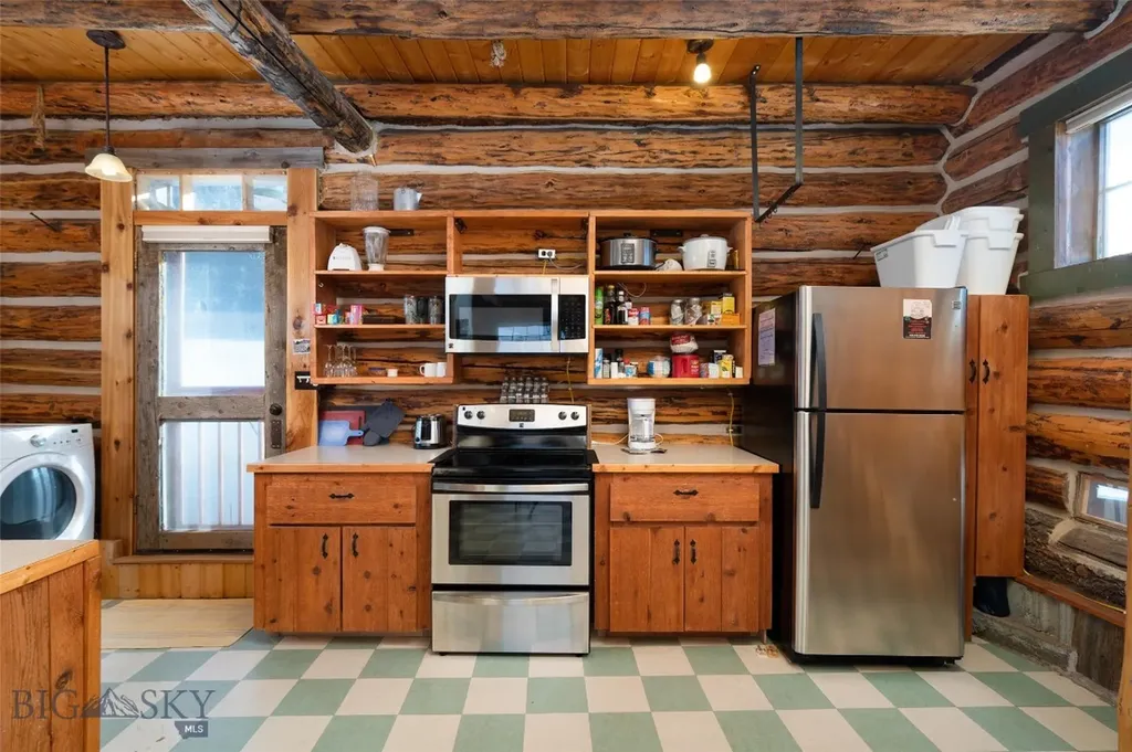 212 Hebgen Lodge Road West Yellowstone MT 59758