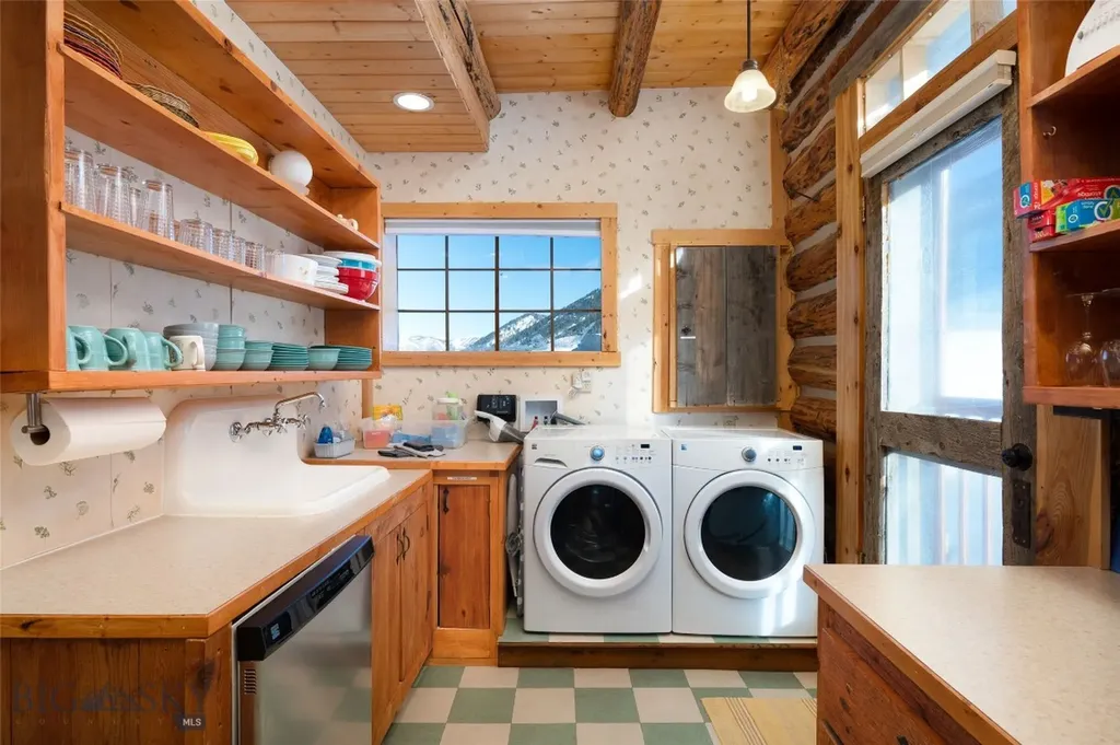212 Hebgen Lodge Road West Yellowstone MT 59758