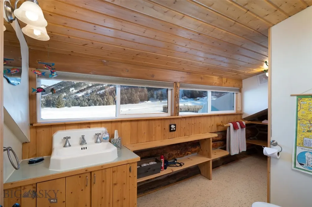 212 Hebgen Lodge Road West Yellowstone MT 59758