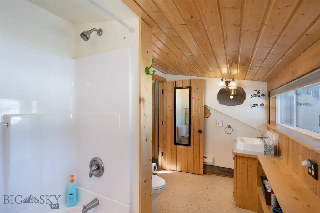 212 Hebgen Lodge Road West Yellowstone MT 59758