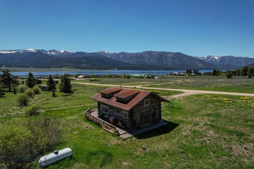 212 Hebgen Lodge Road West Yellowstone MT 59758