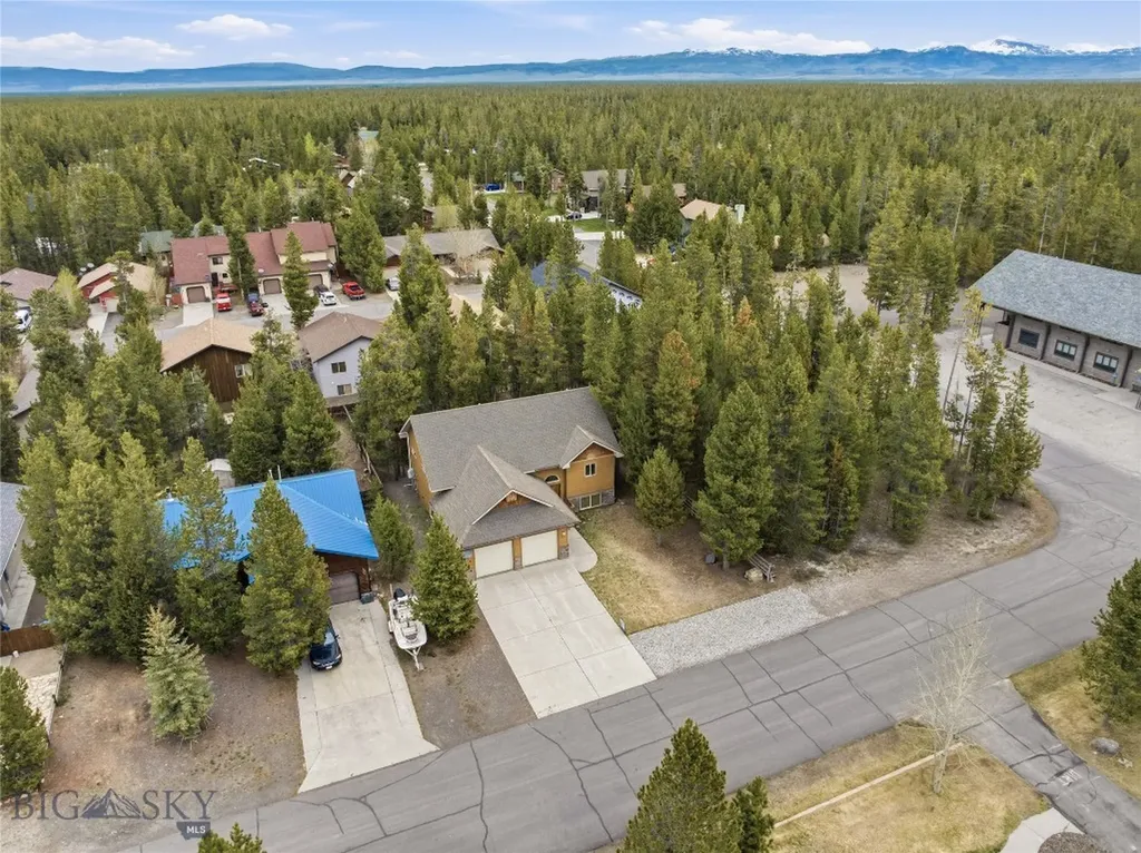 305 & 301 Lewis Avenue West Yellowstone MT 59758