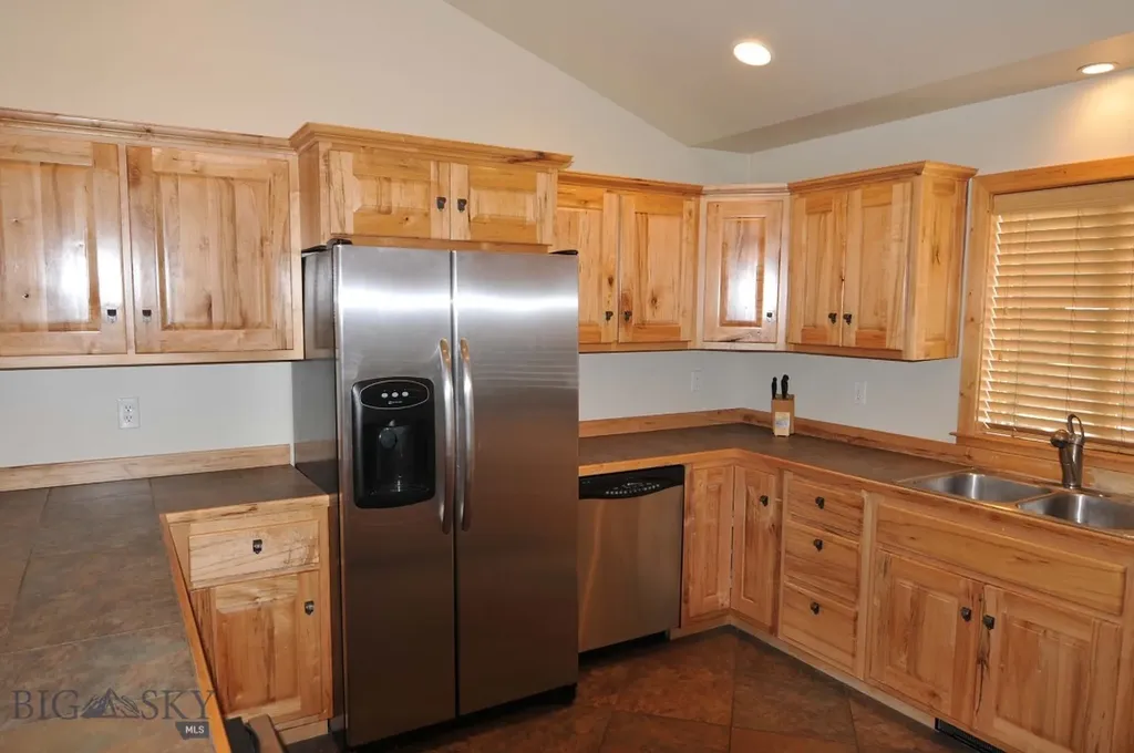 305 & 301 Lewis Avenue West Yellowstone MT 59758