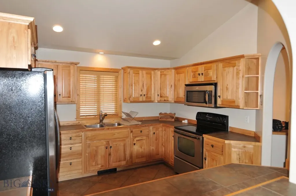 305 & 301 Lewis Avenue West Yellowstone MT 59758