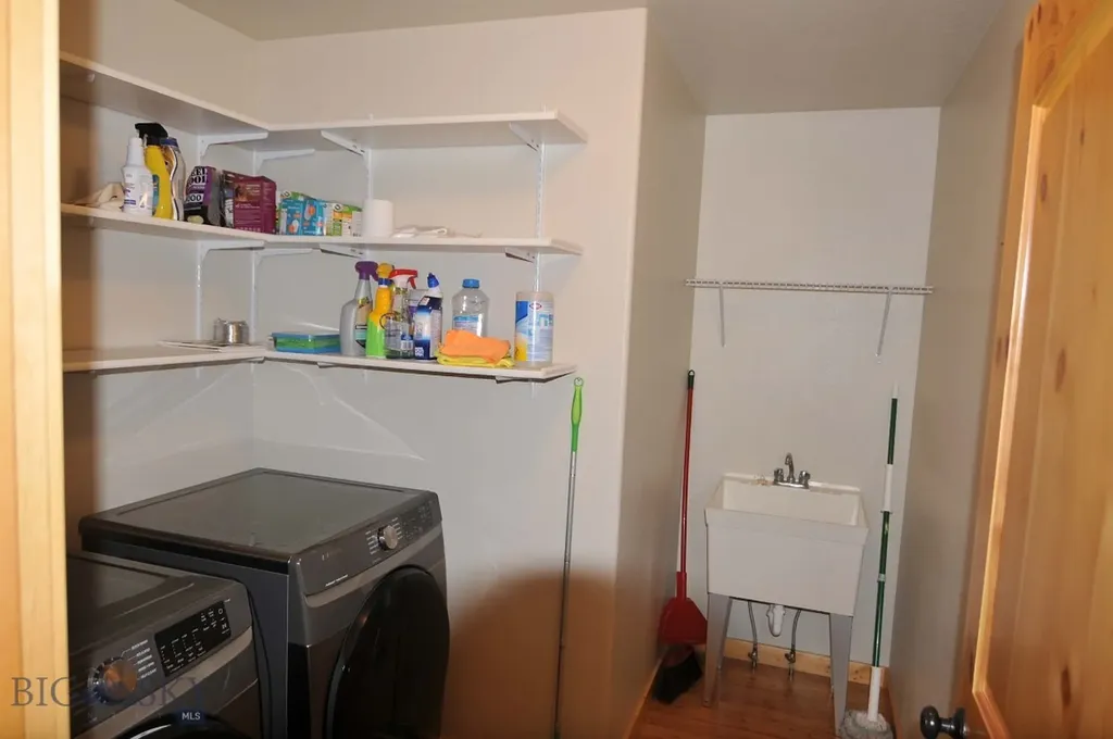 305 & 301 Lewis Avenue West Yellowstone MT 59758