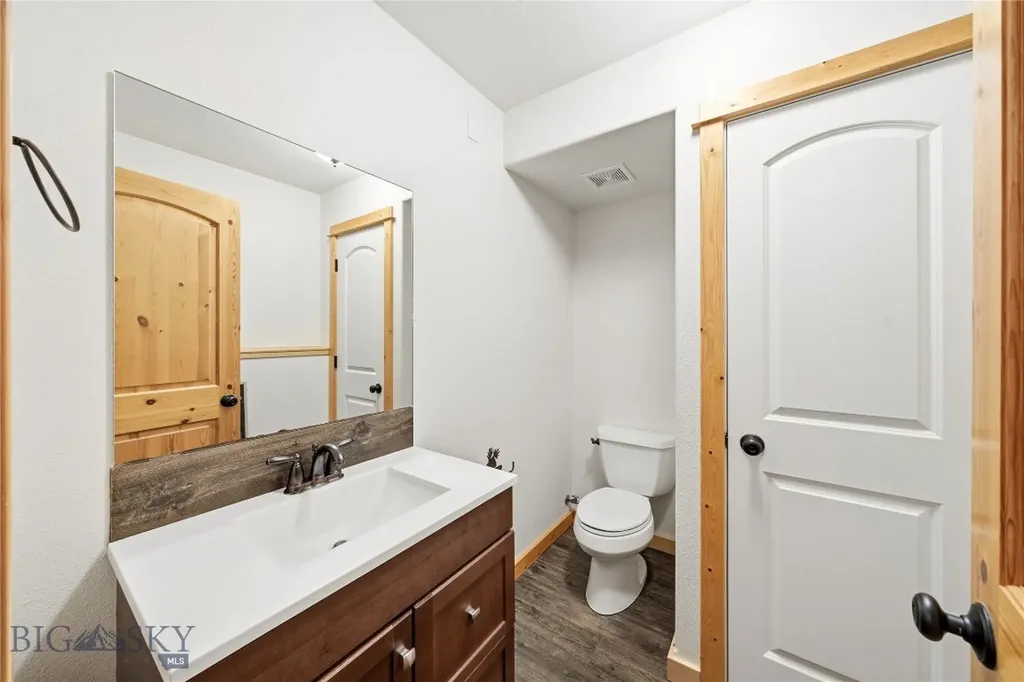 305 & 301 Lewis Avenue West Yellowstone MT 59758