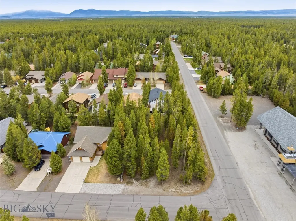 305 & 301 Lewis Avenue West Yellowstone MT 59758