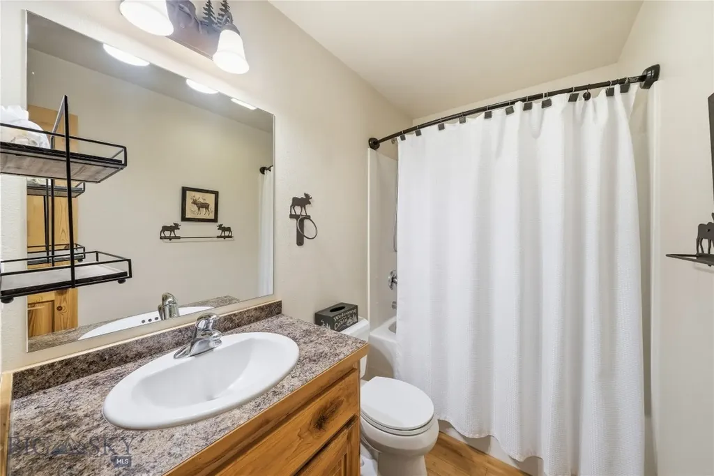 305 & 301 Lewis Avenue West Yellowstone MT 59758