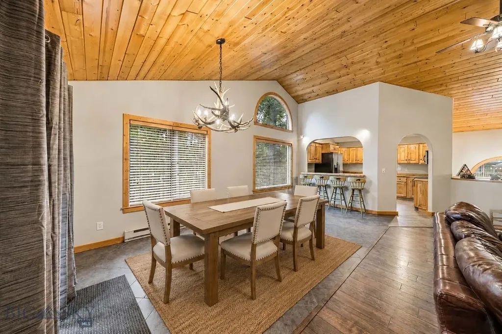 305 & 301 Lewis Avenue West Yellowstone MT 59758