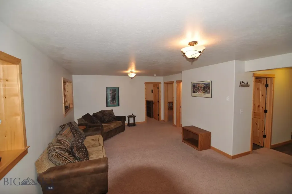305 & 301 Lewis Avenue West Yellowstone MT 59758