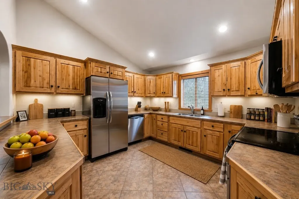 305 & 301 Lewis Avenue West Yellowstone MT 59758