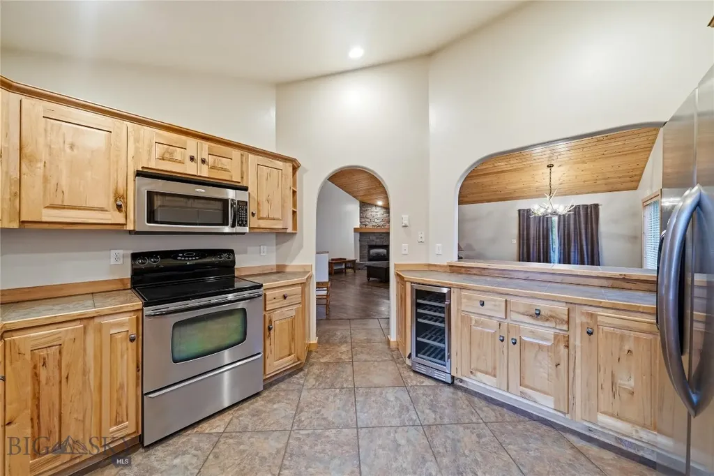 305 & 301 Lewis Avenue West Yellowstone MT 59758