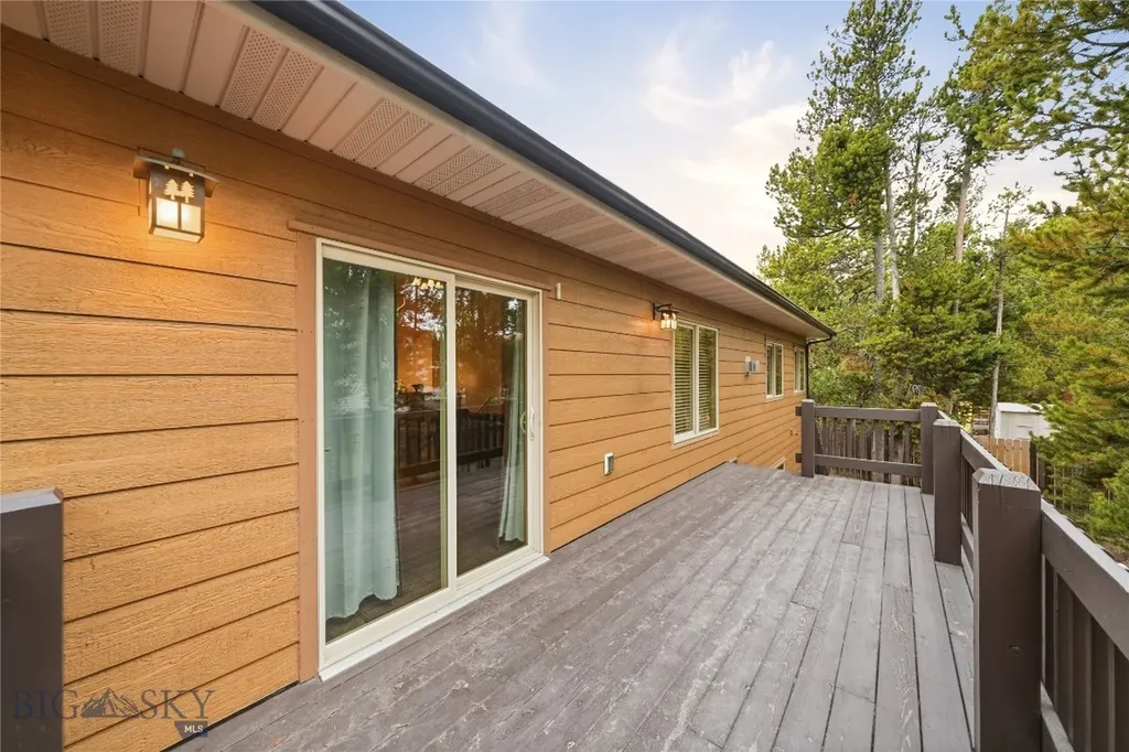 305 & 301 Lewis Avenue West Yellowstone MT 59758