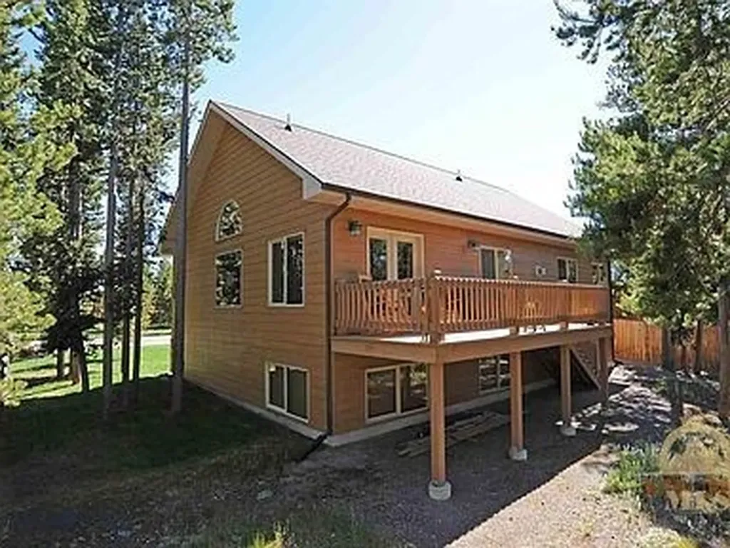 305 & 301 Lewis Avenue West Yellowstone MT 59758