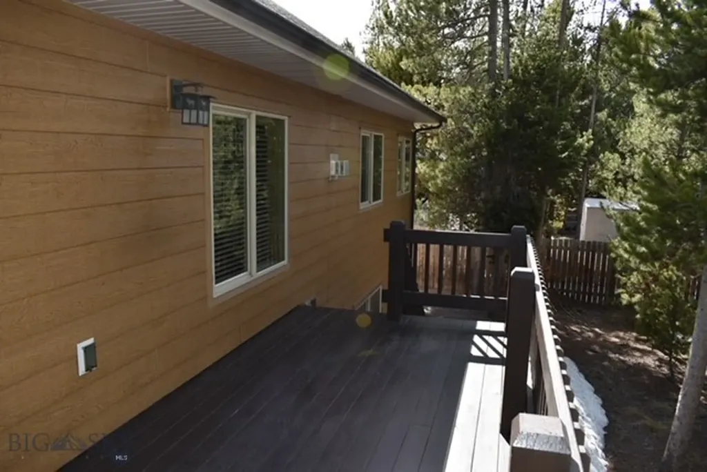 305 & 301 Lewis Avenue West Yellowstone MT 59758