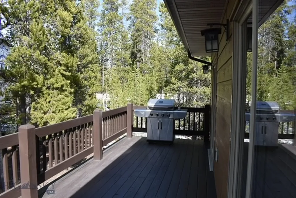 305 & 301 Lewis Avenue West Yellowstone MT 59758
