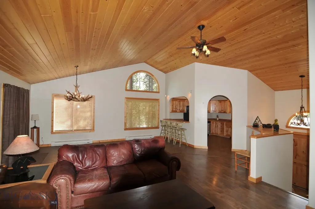 305 & 301 Lewis Avenue West Yellowstone MT 59758