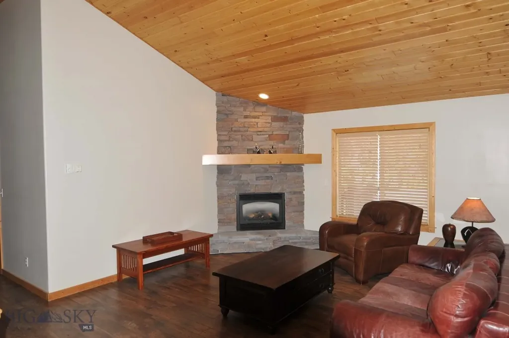 305 & 301 Lewis Avenue West Yellowstone MT 59758
