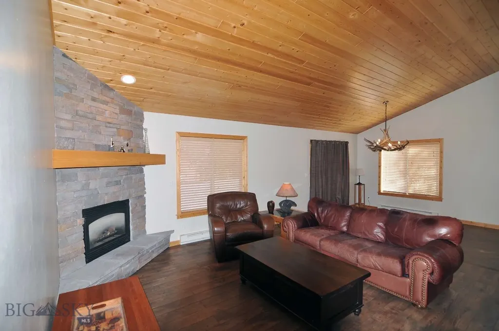 305 & 301 Lewis Avenue West Yellowstone MT 59758
