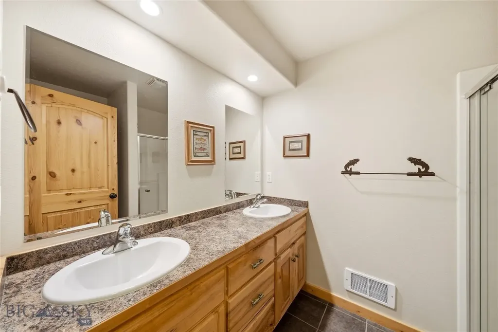 305 & 301 Lewis Avenue West Yellowstone MT 59758