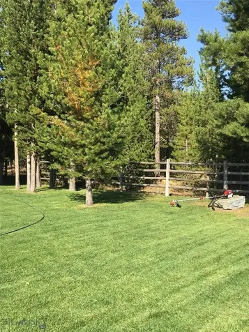 305 & 301 Lewis Avenue West Yellowstone MT 59758
