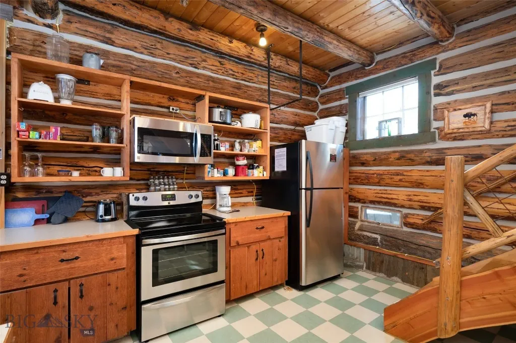 212 Hebgen Lodge Road West Yellowstone MT 59758