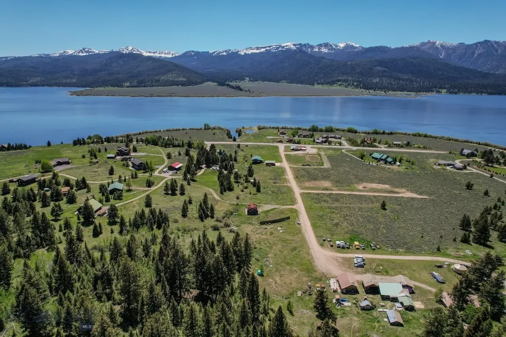 212 Hebgen Lodge Road West Yellowstone MT 59758