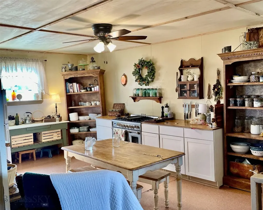 435 Oregon Shortline Road Dell MT 59724