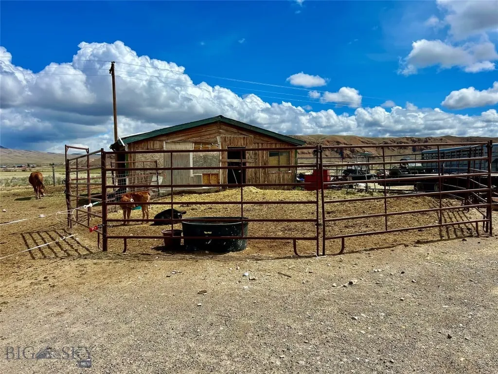 435 Oregon Shortline Road Dell MT 59724