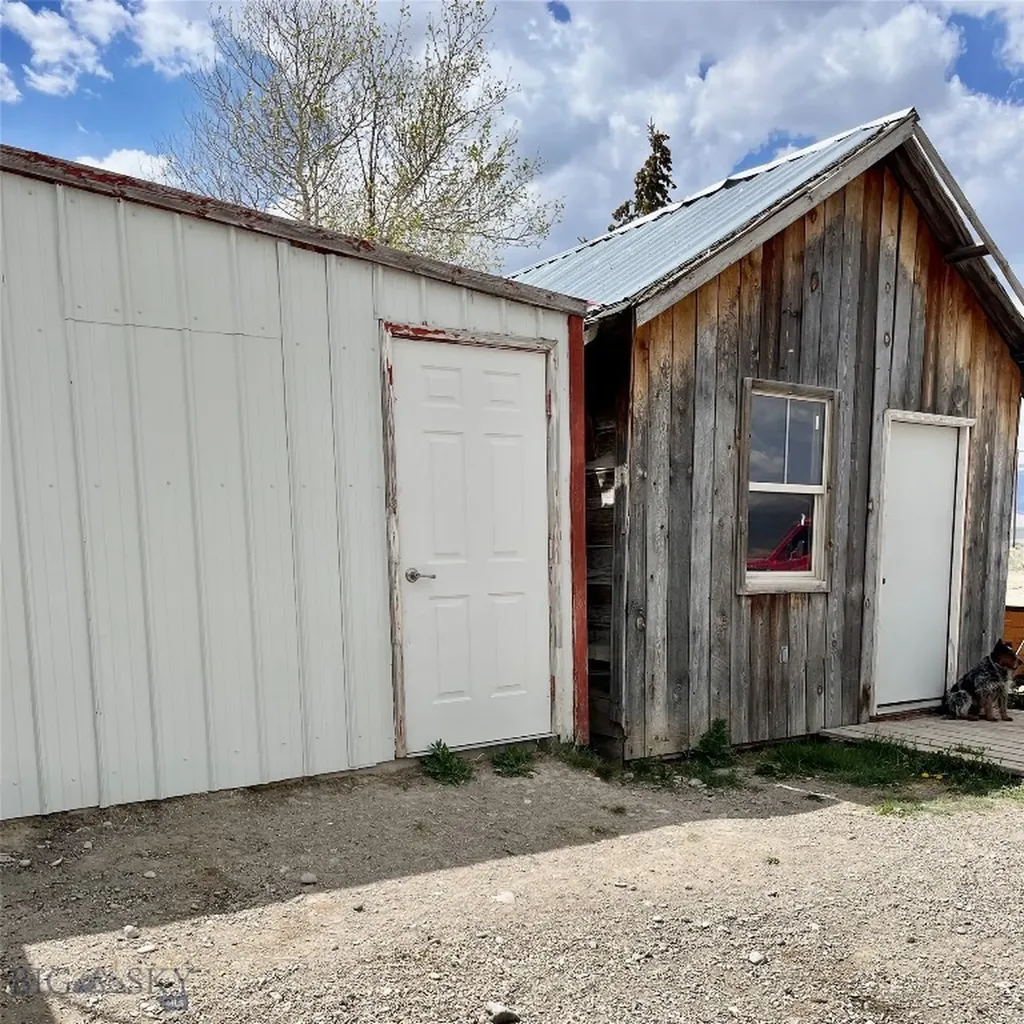 435 Oregon Shortline Road Dell MT 59724