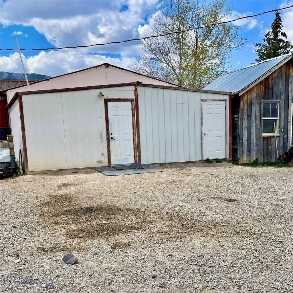435 Oregon Shortline Road Dell MT 59724