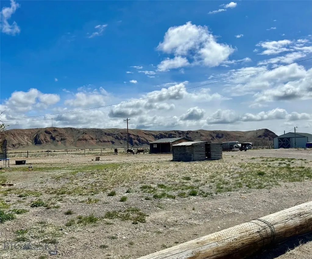 435 Oregon Shortline Road Dell MT 59724
