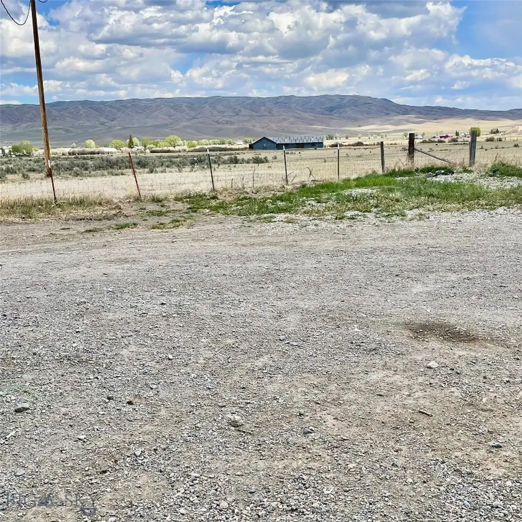435 Oregon Shortline Road Dell MT 59724