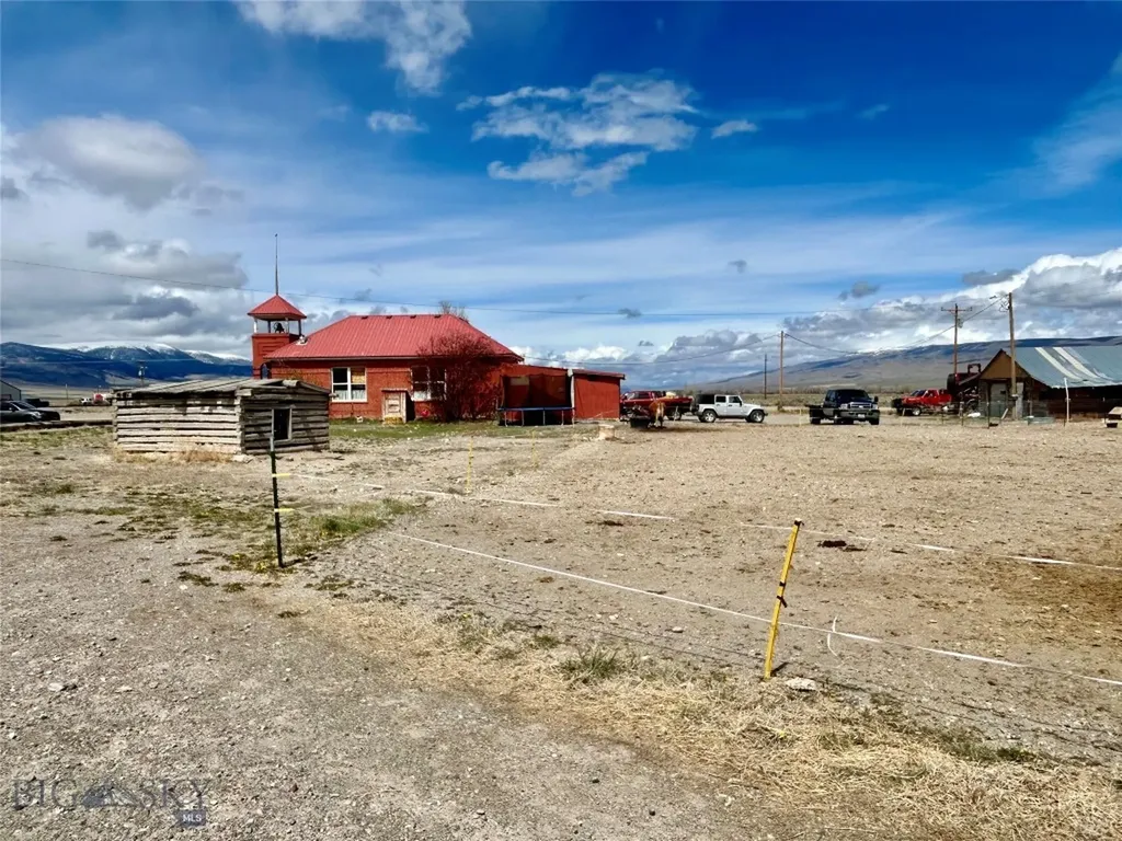 435 Oregon Shortline Road Dell MT 59724