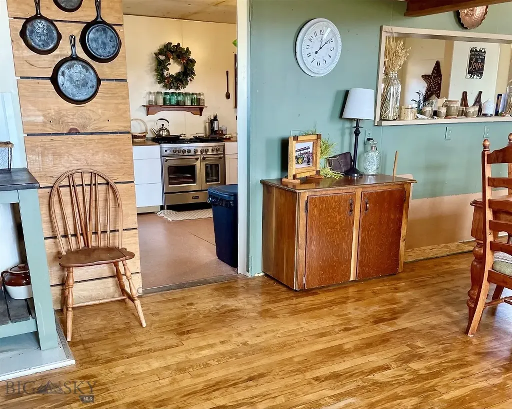 435 Oregon Shortline Road Dell MT 59724